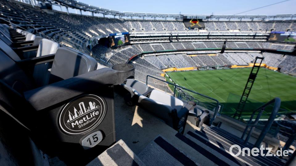 Teure Anreise: Für die Fans werden die Fahrten ins WM-Stadion in New Jersey teuer. (Archivbild) Bild: Sven Hoppe/dpa