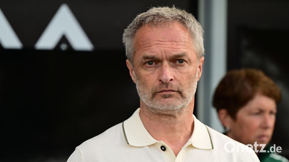 Ernüchtert: Bundestrainer Christian Wück und Assistentin Maren Meinert. Bild: Expa/ Reinhard Eisenbauer/APA/dpa