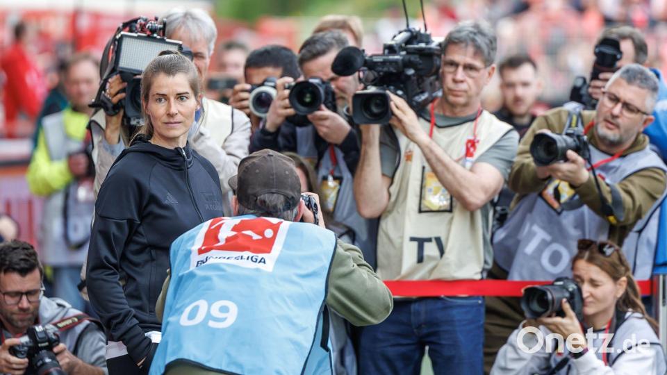 Auf Schritt und Tritt verfolgt: Marie-Louise Eta. Bild: Andreas Gora/dpa