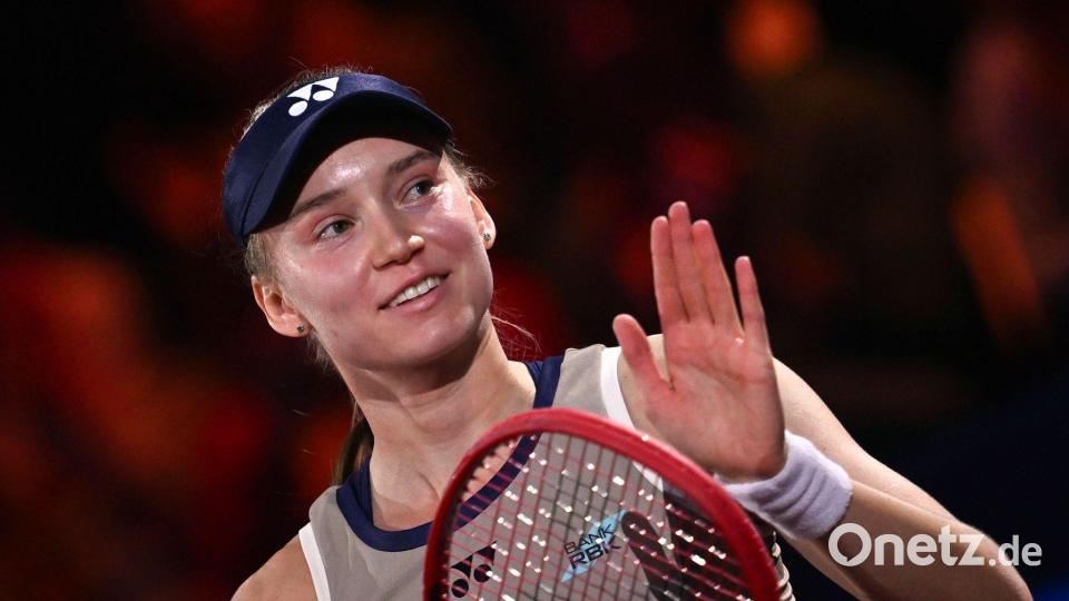 Mit einem Lächeln bedankte sich Jelena Rybakina beim Publikum. Bild: Marijan Murat/dpa