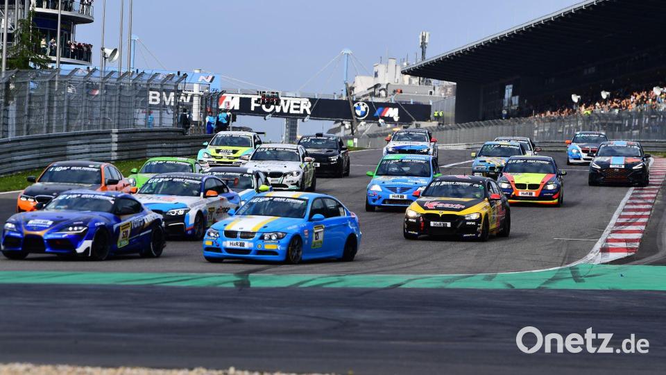 Auf dem Nürburgring gab es nach dem Start einen schweren Unfall mit mehreren Autos. Bild: Alexander Franz/Erftkreis News Redaktion/dpa