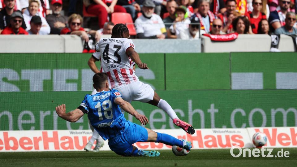 Bruno Ogbus vom SC und Heidenheims Marvin Pieringer lieferten sich ein umkämpftes Duell. Bild: Philipp von Ditfurth/dpa