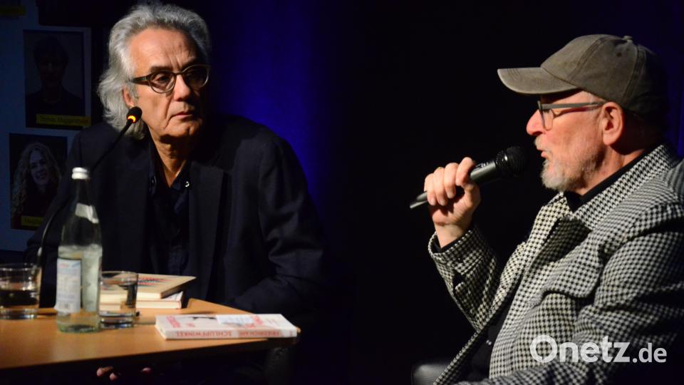 Erfolgsautor Friedrich Ani (links) plaudert mit Stefan Voit. Bild: Kunz