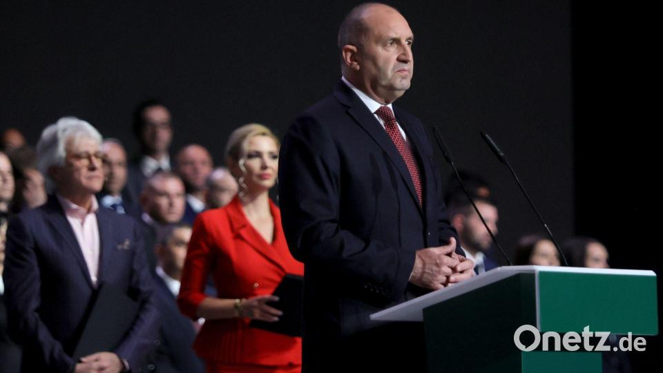 Der Ex-General und frühere Kampfjet-Pilot Radew war im Januar vom Amt des Staatspräsidenten zurückgetreten, um an der Wahl teilzunehmen. (Archivbild) Bild: Valentina Petrova/AP/dpa