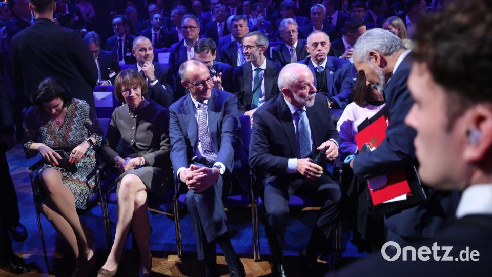 Merz (l) und Lula in der ersten Reihe bei der Eröffnung der Hannover Messe: Brasilien ist erneut Partnerland – wie schon 1980, als es das erste überhaupt war. Bild: Ronny Hartmann/AFP POOL/dpa