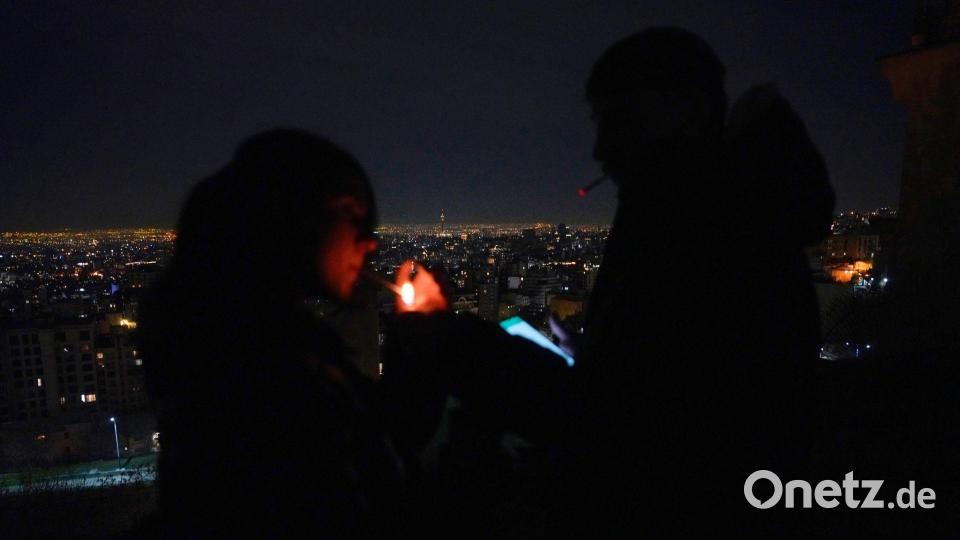 Seit Wochen lebt der Iran im Schatten eines Krieges, der jederzeit wieder aufflammen kann. Bild: ---/dpa