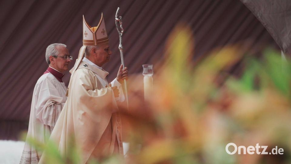 Leo feierte eine der bislang größten Messen seiner fast einjährigen Amtszeit. Bild: Andrew Medichini/AP/dpa