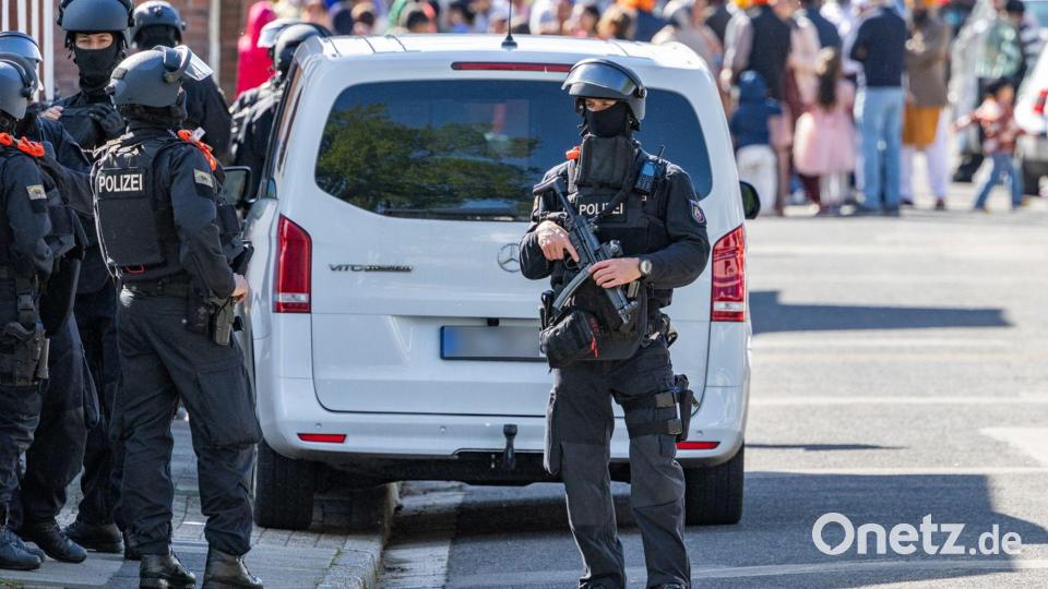 Mehrere Menschen sollen leicht verletzt worden sein. Bild: Jan Ohmen/dpa