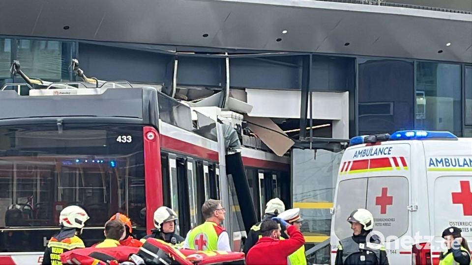 Sieben Menschen wurden teils schwer verletzt. Bild: Fmt-Pictures - Mw/APA/dpa