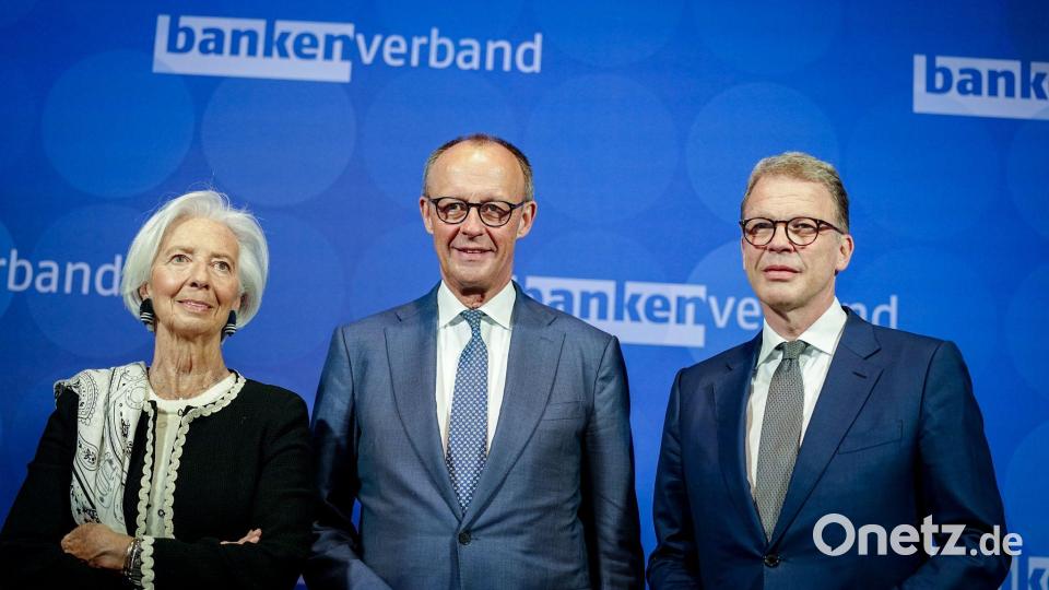 Die Koalition müsse und werde den Anstieg der Sozialversicherungsbeiträge stoppen, so Merz. Bild: Kay Nietfeld/dpa