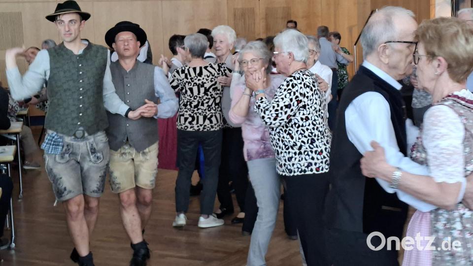 Ob böhmische Melodien oder Evergreens: Den ganzen Nachmittag war die Tanzfläche voll besetzt. Bild: mas