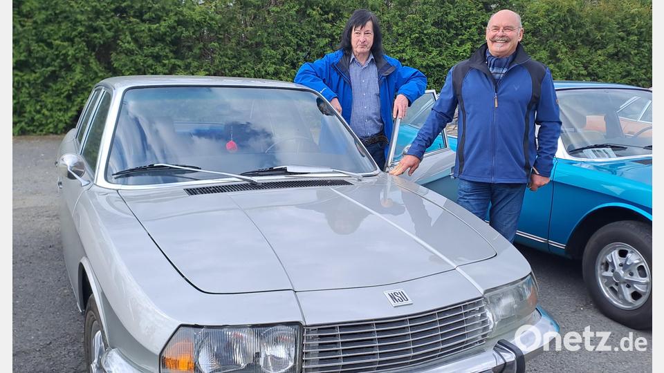 Museumsgründer Perry Eckert (rechts) und Organisator Wilfried Dinkel mit einem 55 Jahre alten NSU RO 80. Bild: gis