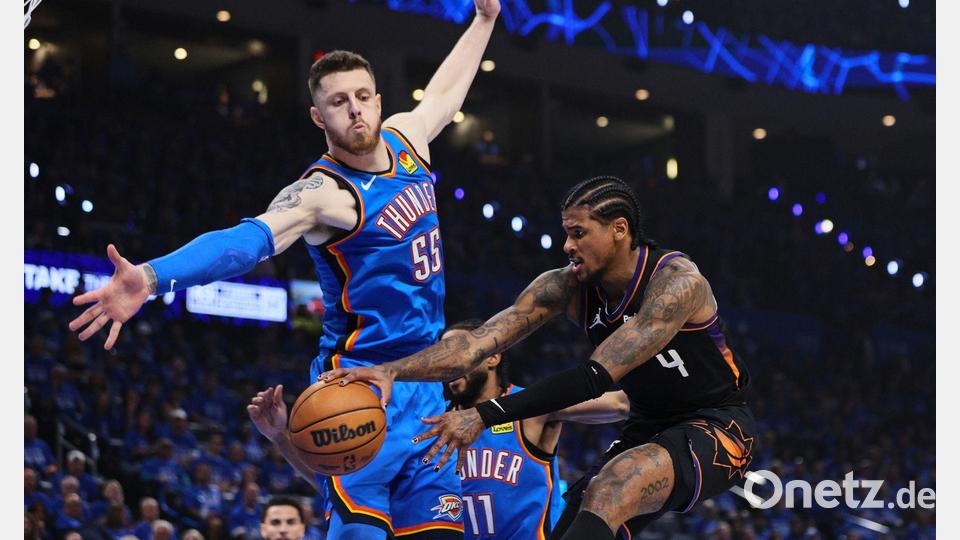Isaiah Hartenstein (l) versucht den Ball zu blocken. Bild: Nate Billings/AP/dpa