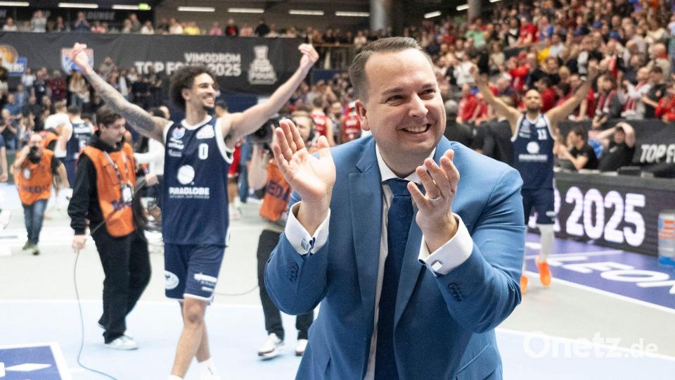 Martin Geissler und der Syntainics MBC richten das Final Four der ENBL aus. (Archivbild) Bild: Sebastian Kahnert/dpa