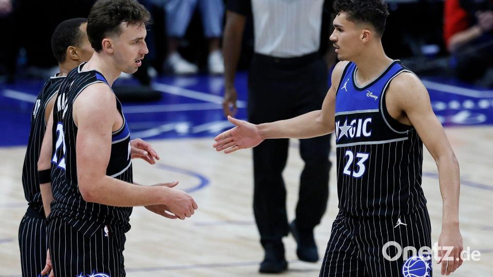 Zwei Europameister mit gutem Start: Franz Wagner (links) und Tristan da Silva haben mit den Magic den Auftakt in die Playoffs gewonnen. Bild: Duane Burleson/AP/dpa
