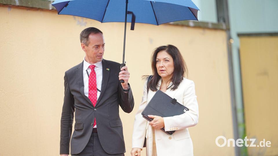 Nach den Worten von Wirtschaftsministerin Reiche geht es unter anderem darum, die Raffineriekapazitäten hochhalten zu können. Bild: Michael Kappeler/dpa