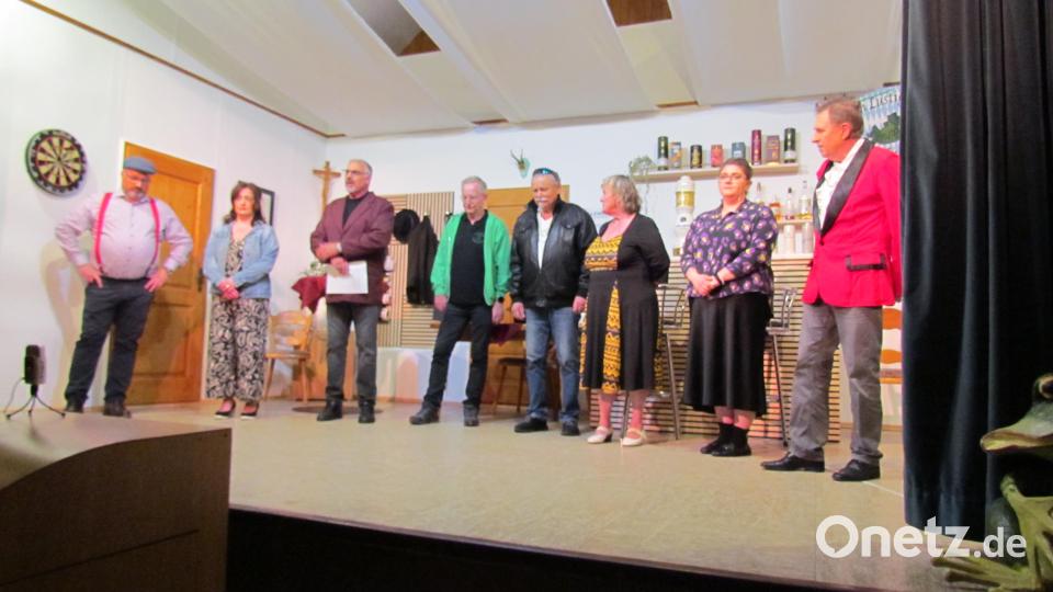 Begeisterten Beifall erhielten die Schauspieler der Noofrösch bei der Premiere des Stückes "Amore Mio". Bild: sei