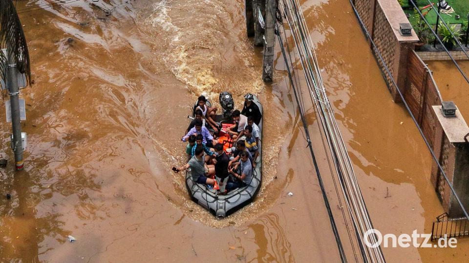 Überflutung nach Monsun Bild: Anupam Nath/AP/dpa
