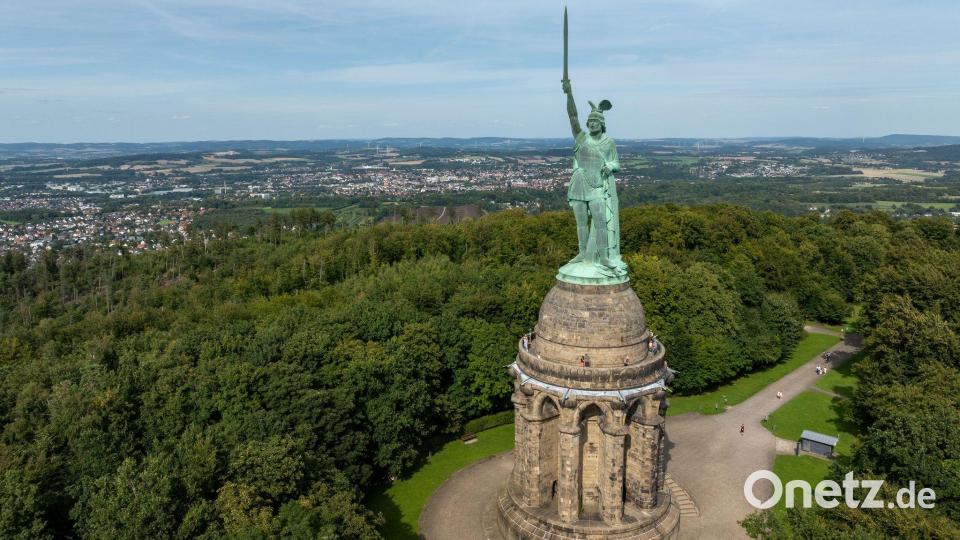 Das Hermannsdenkmal zählt zu den größten und bekanntesten Denkmälern in Deutschland - und ist natürlich in der neuen ZDF-Krimireihe zu sehen. (Archivbild) Bild: Friso Gentsch/dpa