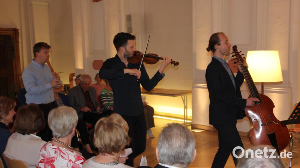 Mit einem Geburtstagsmarsch zog das Quintett in die Aula ein. Bild: Konrad Rosner