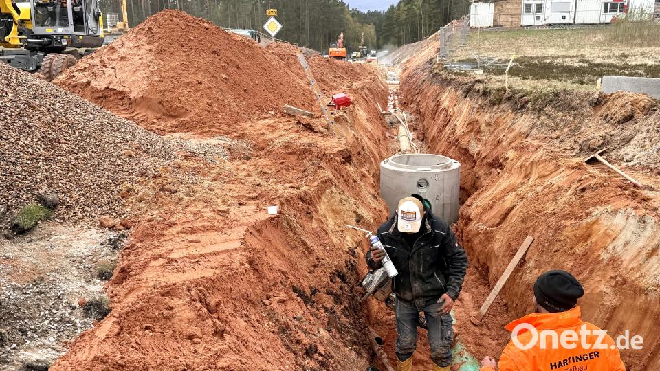 Die Entwässerung der B 470 wird aktuell angepasst. Bild: Gabi Schönberger