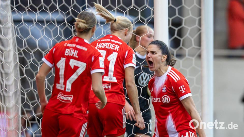 Münchens Topspielerinnen unter sich: Bühl (l), Harder (M) und Damnjanovic. (Archivbild) Bild: Ulrich Gamel/dpa