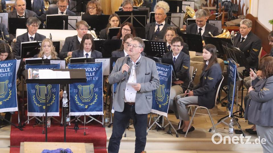 „Die Werkvolkkapelle ist nicht nur ein Vorzeigeensemble von Schlicht, sondern musikalischer Botschafter der gesamten Großregion Vilseck.“ Sagt Hans-Martin Schertl, Bürgermeister von Vilseck. Bild: mfh