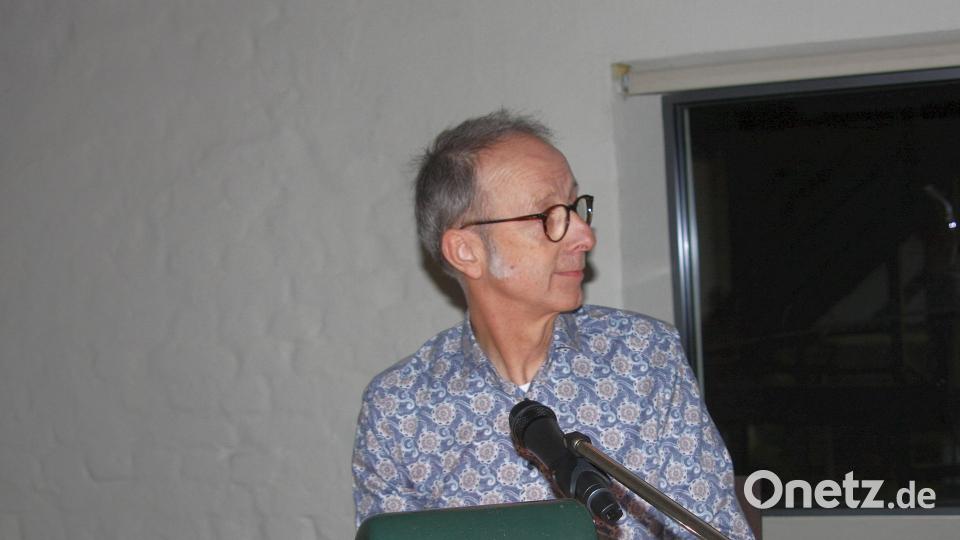 Ausgedacht und verfasst wurden die Geschichten um das braune Kommunbrauerbier von Reinhard Fütterer, dem Wirt vom Schafferhof in Neuhaus bei Windischeschenbach. Bild: wro