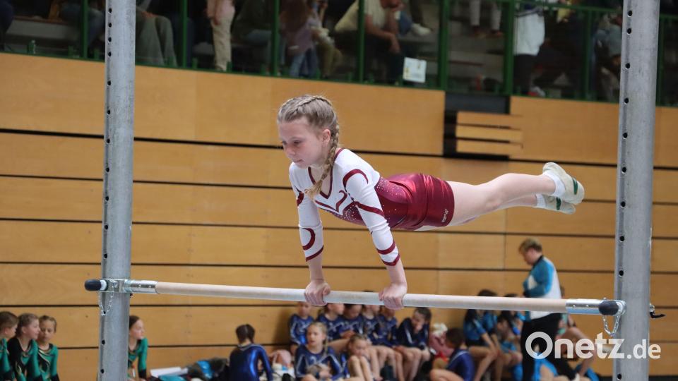 Konzentriert bei der Übung: Eine Turnerin der TG Tirschenreuth. Bild: Julia Ritter