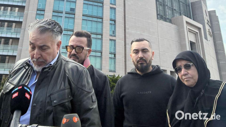 Die Hinterbliebenen der vierköpfigen Familie erhoffen sich ein hohes Strafmaß für die Angeklagten. Bild: Linda Say/dpa