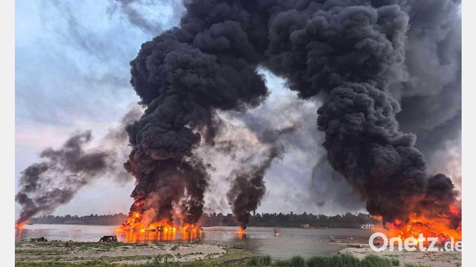 Zahlreiche Schiffe gingen in Flammen auf. Bild: Sai Aung/HNA/dpa