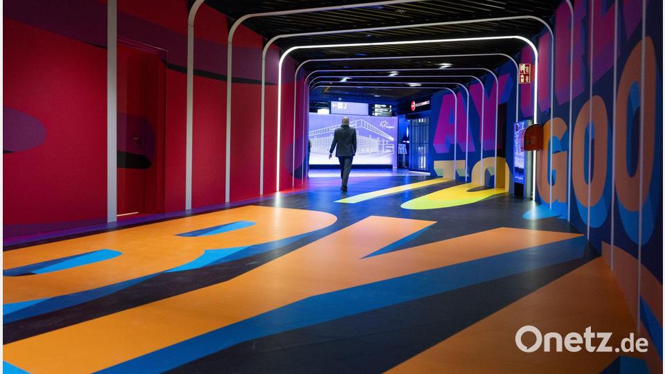 Alles so bunt hier: Blick in einen Gang im neuen Terminal 3 des Flughafens Frankfurt. Bild: Boris Roessler/dpa