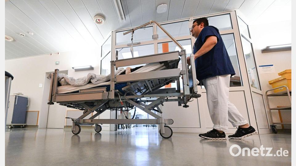 Mehr Geld für Pflege und Gesundheit wird mit breiter Mehrheit befürwortet. (Archivbild) Bild: Bernd Weißbrod/dpa