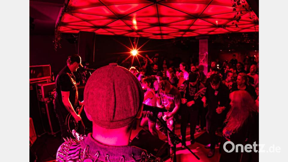 Mit ihrem Jubiläumskonzert brachten die Jungs von AKD das Amberger Trio fast zum Platzen. Bild: Cedric Beer