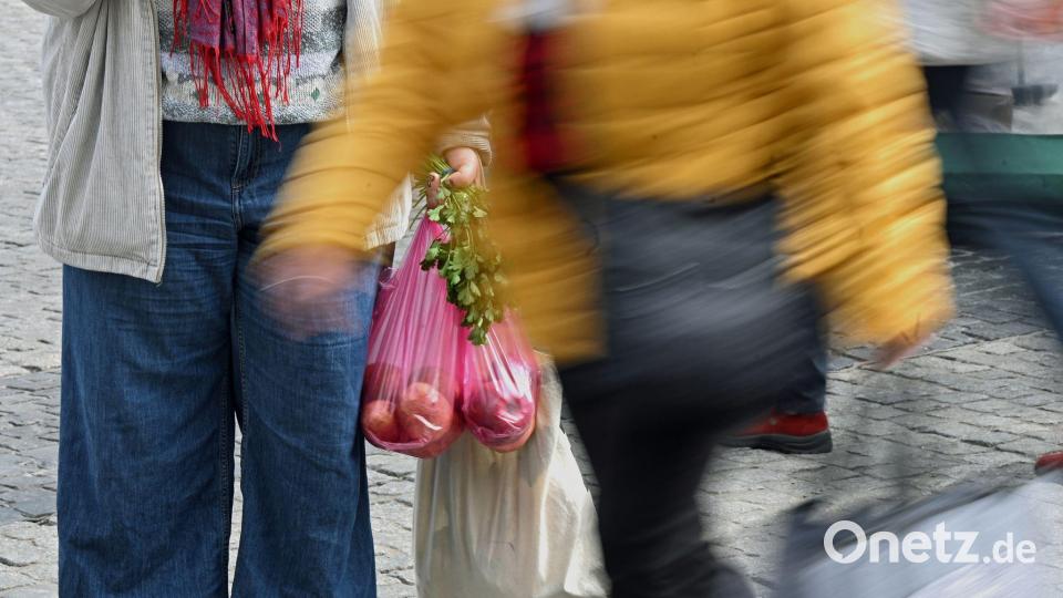Gestiegene Preise bremsen den privaten Konsum. (Symbolbild) Bild: Jennifer Brückner/dpa