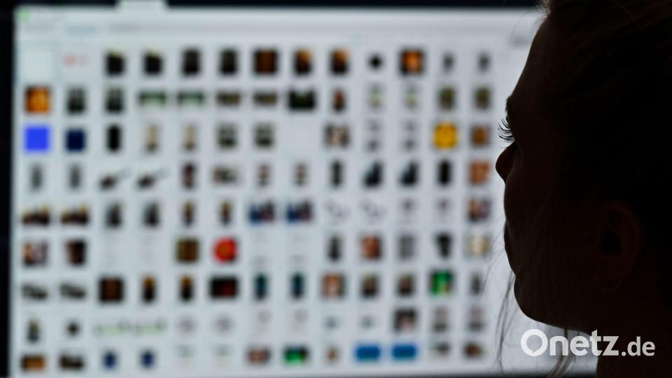 Rund 160 Datenträger mit Darstellungen möglichen Kindesmissbrauchs wurden bei einer Durchsuchungsaktion nahe München entdeckt. (Symbolbild) Bild: Arne Dedert/dpa