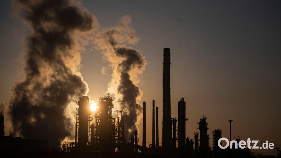 Der Iran-Krieg trifft die von Rohstoffen abhängige deutsche Wirtschaft hart. (Symbolbild) Bild: Marijan Murat/dpa