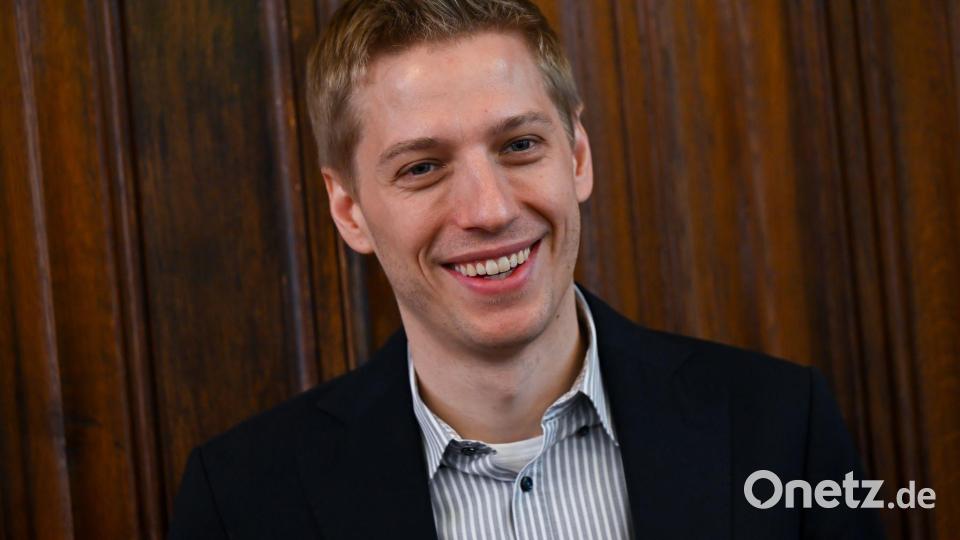 Dominik Krause freut sich auf die Wiesn, aufs Anzapfen und auf Söder. (Archivbild) Bild: Sven Hoppe/dpa