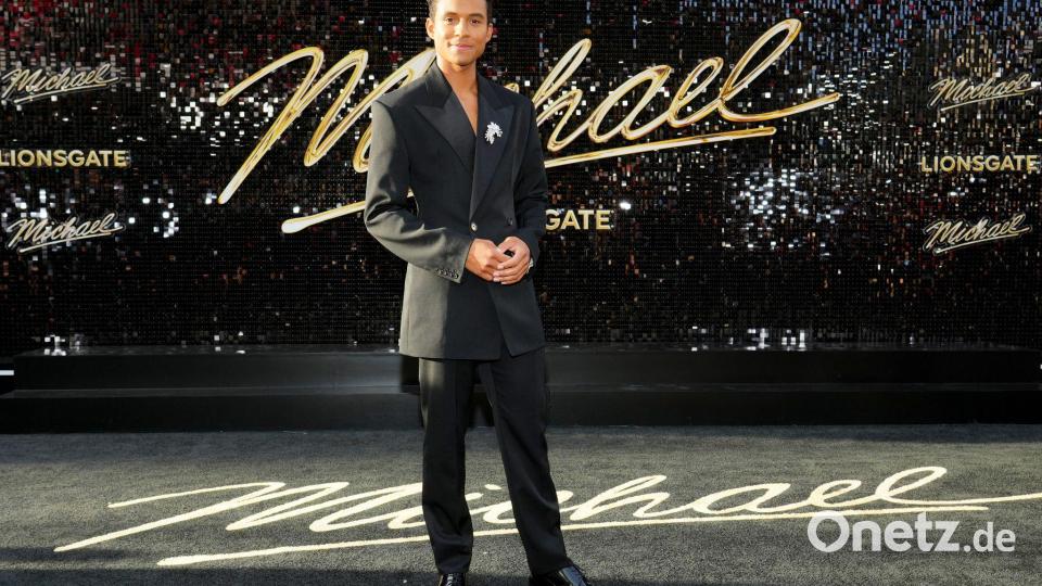 Jaafar Jackson (hier bei einer Filmpremiere in Los Angeles) spielt in „Michael“ seinen 2009 gestorbenen Onkel Michael Jackson. (Archivbild) Bild: Jordan Strauss/Invision/AP/dpa