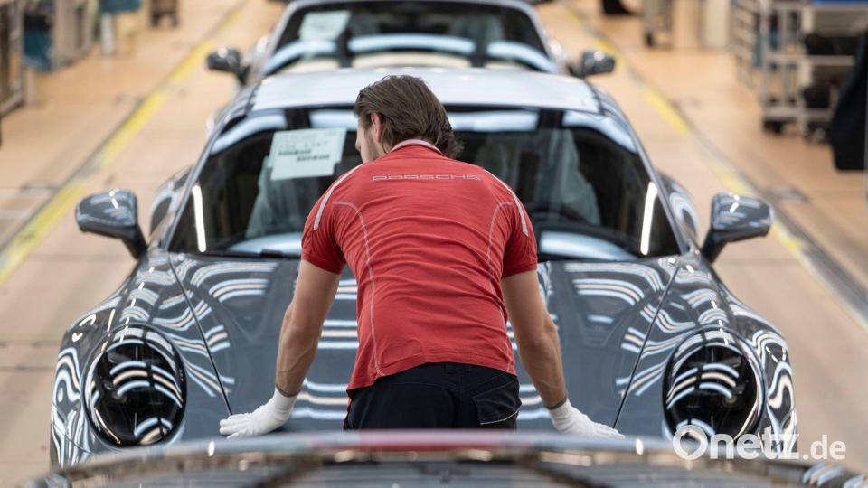 Die Porsche-Mitarbeiter erhalten für 2025 erstmals seit Jahren keine Sonderzahlung. (Archivbild) Bild: Marijan Murat/dpa
