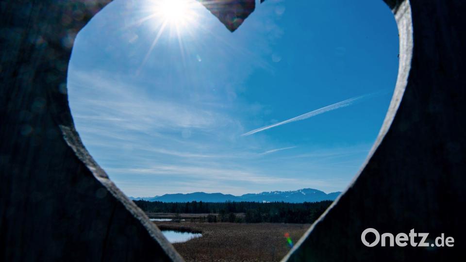 Gute Fernsicht in den Bergen verspricht der Deutsche Wetterdienst. (Archivbild) Bild: Peter Kneffel/dpa