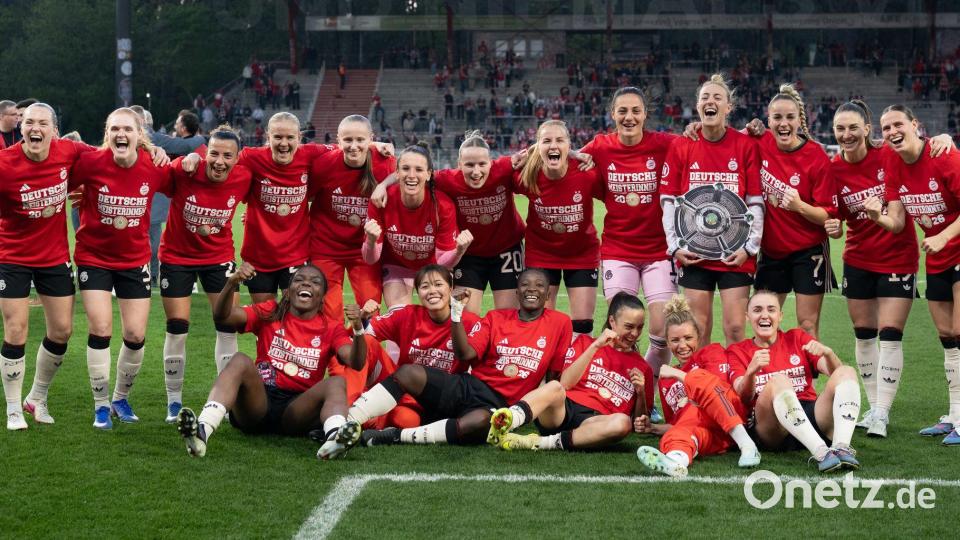 Ein bisschen feiern, aber dann ging der Blick schon auf die kommenden Aufgabe, die FC Barcelona heißt. Bild: Soeren Stache/dpa