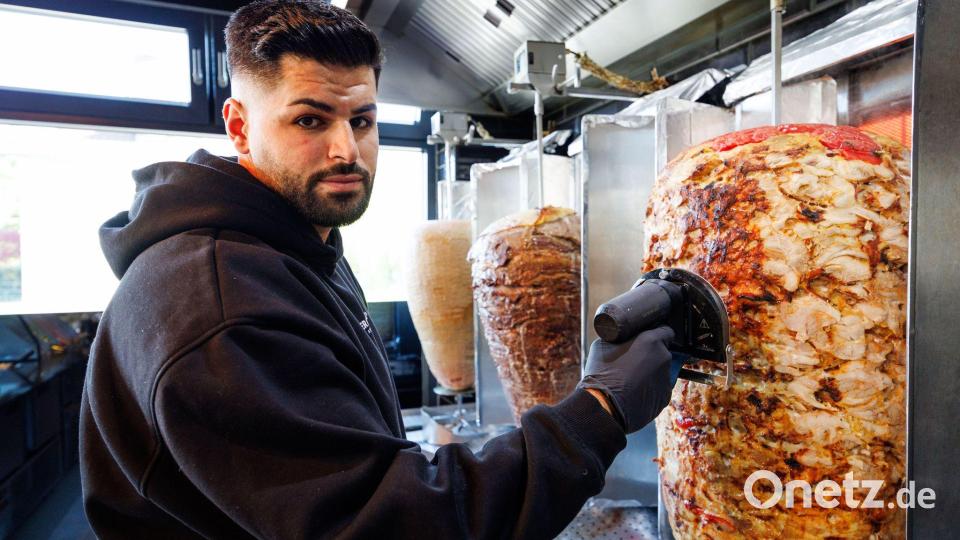 Firmenchef Sergen Kolcu bei der Arbeit. Bild: Friso Gentsch/dpa