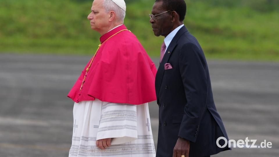 Papst Leo XIV. lehnt eine weitere Liberalisierung des Umgangs mit Homosexuellen in der katholischen Kirche ab - unter anderem mit dem Argument, dass dagegen in Afrika erhebliche Widerstände bestünden. (Archivbild) Bild: Misper Apawu/AP/dpa