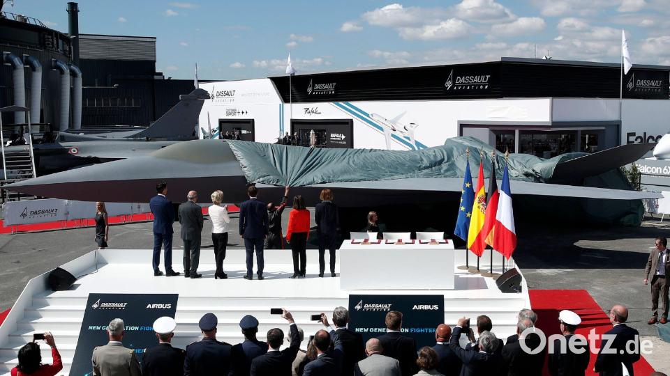 Das Ringen um das deutsch-französische Luftkampfprojekt FCAS geht erst einmal weiter. (Archivbild) Bild: Benoit Tessier/POOL Reuters/dpa