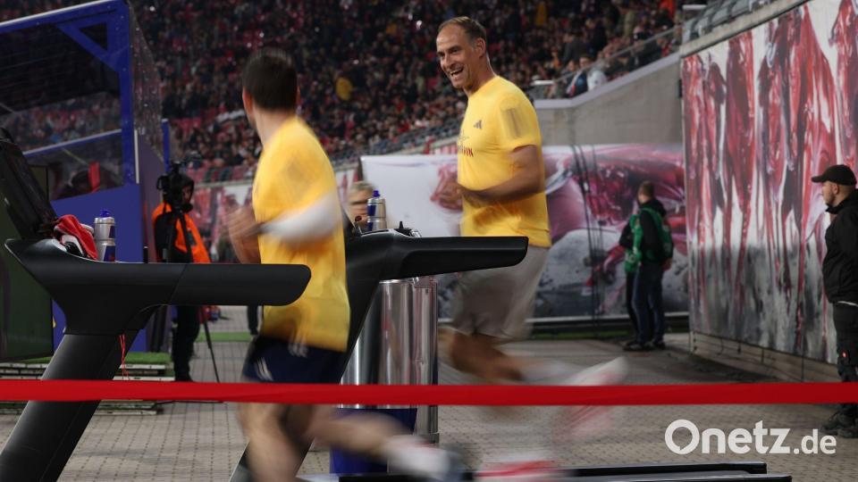 Red Bull-Geschäftsführer Oliver Mintzlaff läuft während der Partie für den guten Zweck. Bild: Jan Woitas/dpa