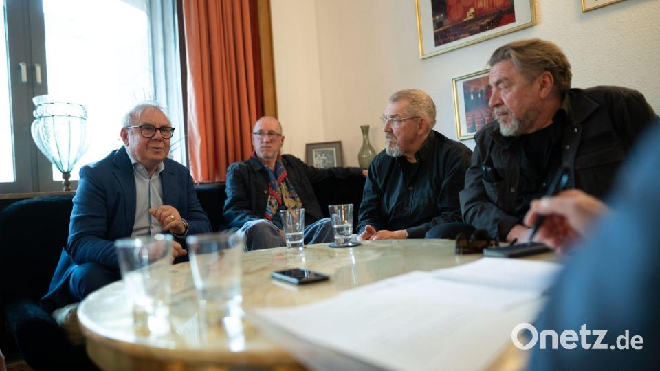 Joachim Król (1.v.l) und Armin Rohde (1.v.r), die beide aus Bergarbeiterfamilien stammen, erzählen von Mobbing in ihrer Schulzeit. Bild: Fabian Strauch/dpa