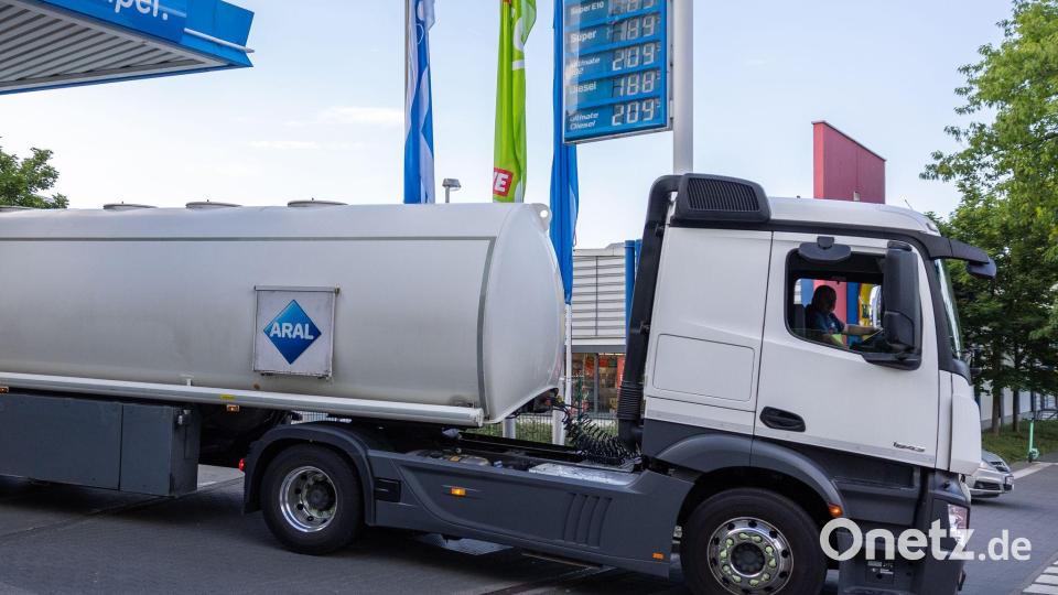 Für die Steuer kommt es nicht auf den Verkauf an den Endverbraucher, sondern auf die Lieferung zur Tankstelle an. Archivbild: Hannes P. Albert/dpa