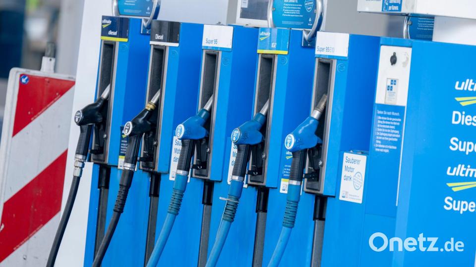 Tanken soll vorübergehend billiger werden. Symbolbild: Peter Kneffel/dpa