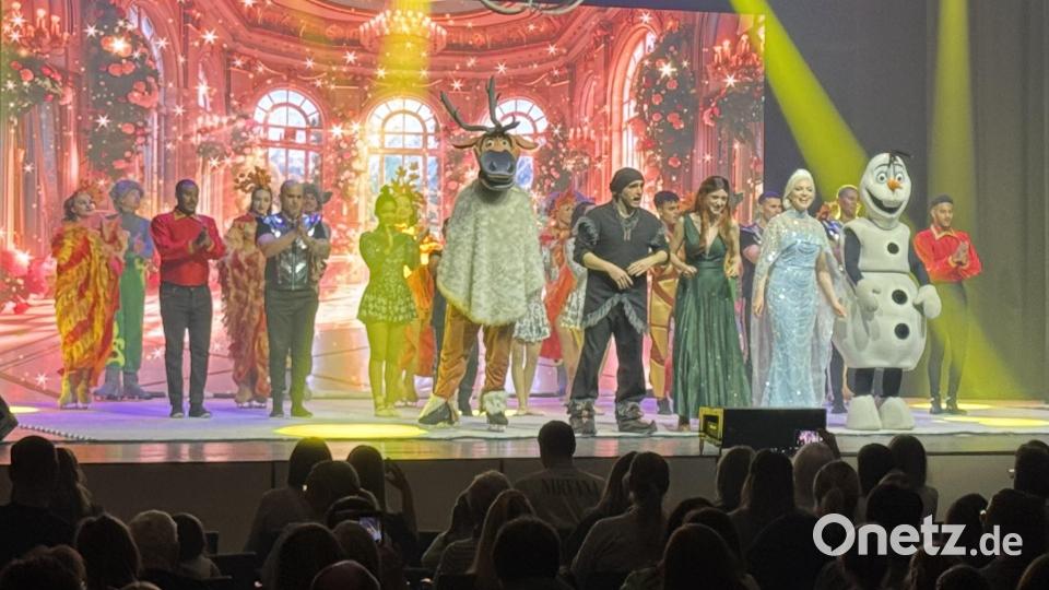 Zum Abschluss der Show werden alle Darsteller mit einem tosenden Applaus belohnt. Bild: mgo